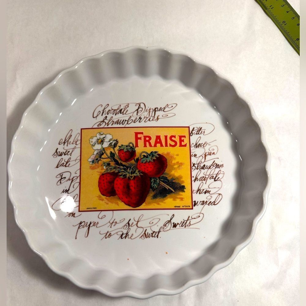 Williams and Sonoma Pie Dish - Strawberry - Fraise
